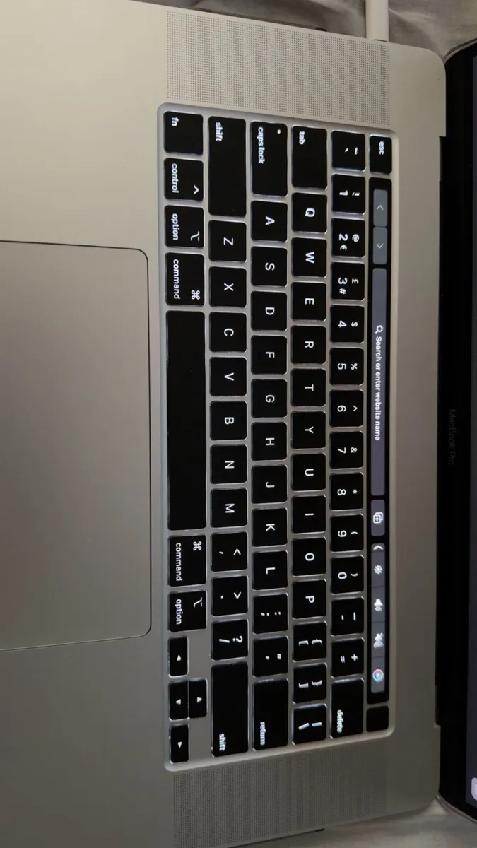 MacBook Pro 2019 16” touchbar - Image 2