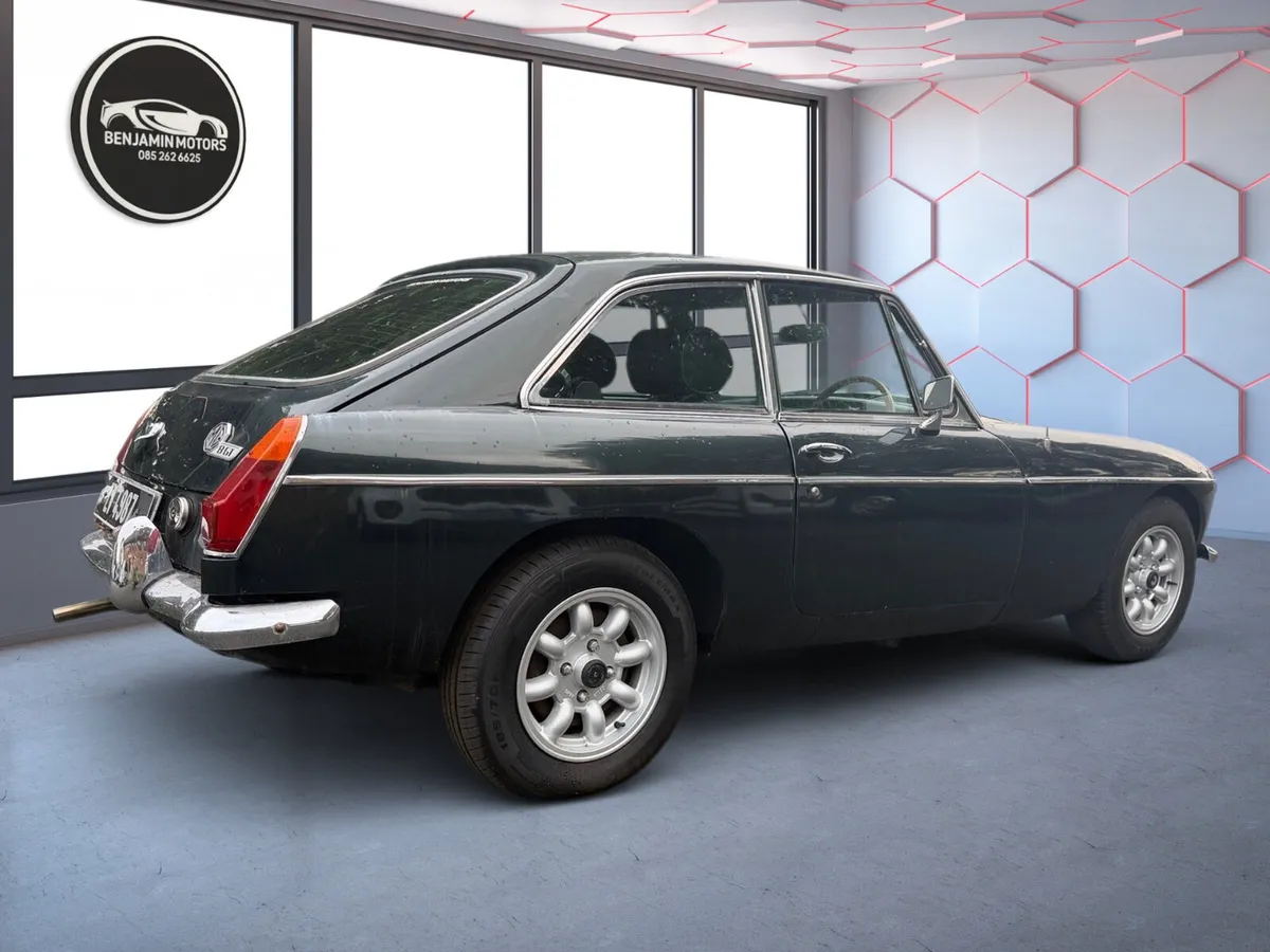MGB  Gt 1975 Low miles Vintage Special Collectible - Image 3