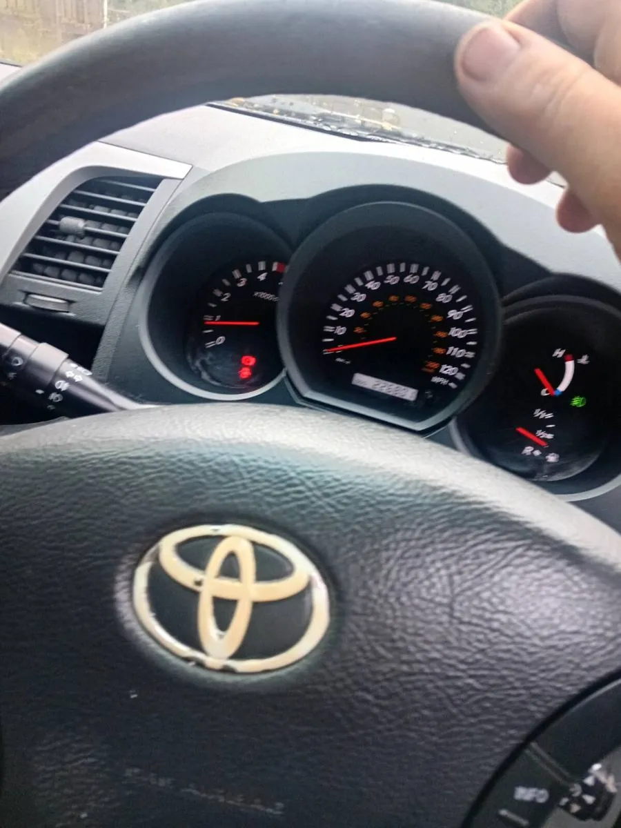 Toyota  hilux - Image 3