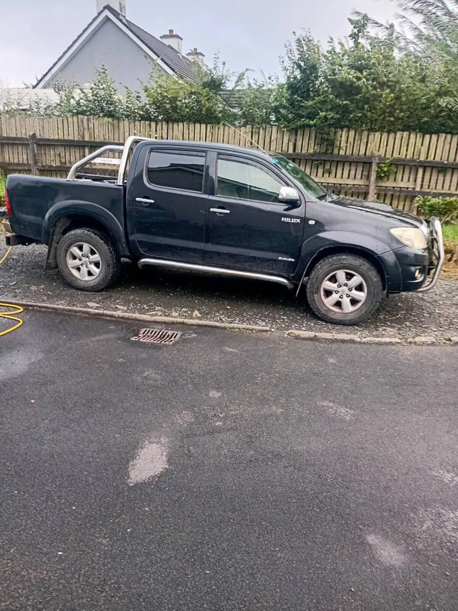 Toyota  hilux - Image 2