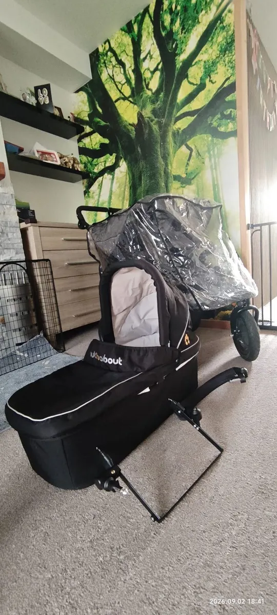 Out n About double carrycot with double adapter - Image 2