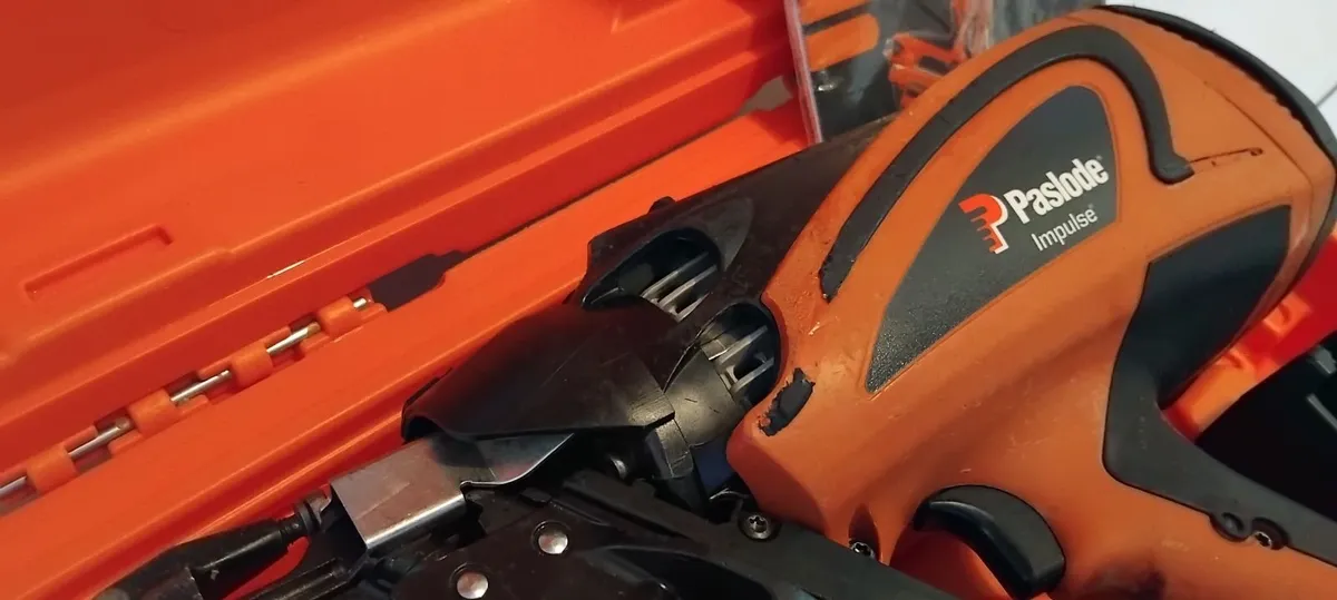 Paslode Impulse PPN35Ci Lithium Nail Gun - Image 2