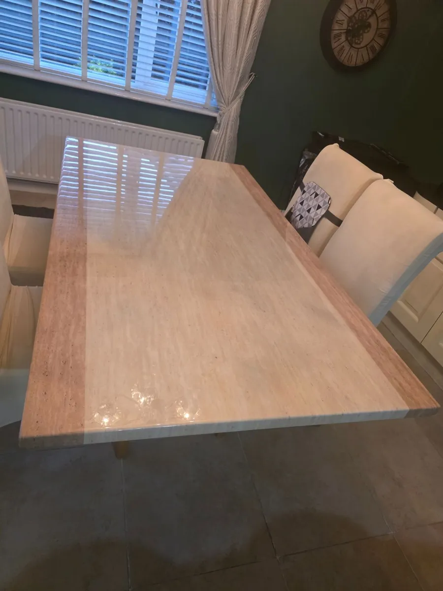 Marble table with 4 cream leather chairs - Image 2