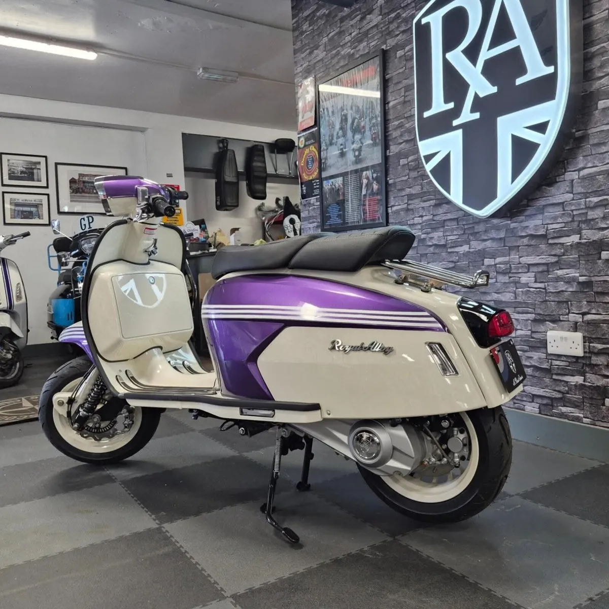 Vespa and Royal alloy 125 available - Image 1