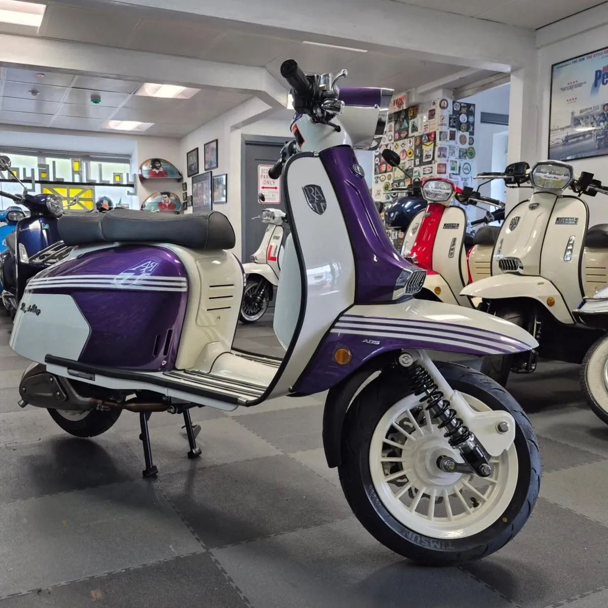 Vespa and Royal alloy 125 available - Image 4