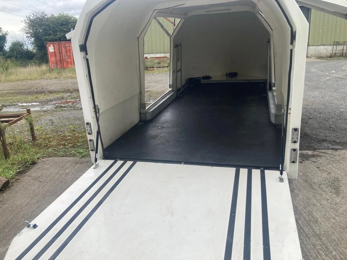 Motorsport shuttle trailer - Image 4