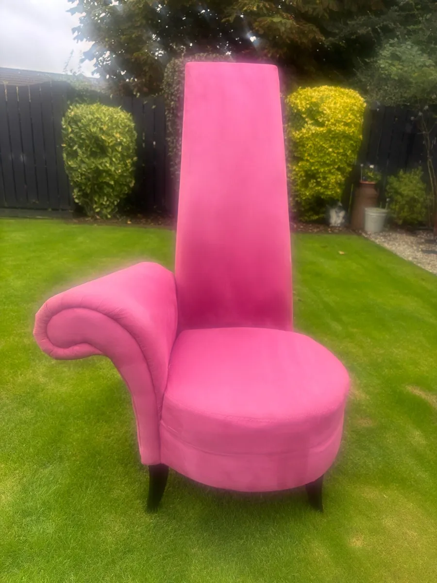 Eccentric high back occasionally chair - Image 1