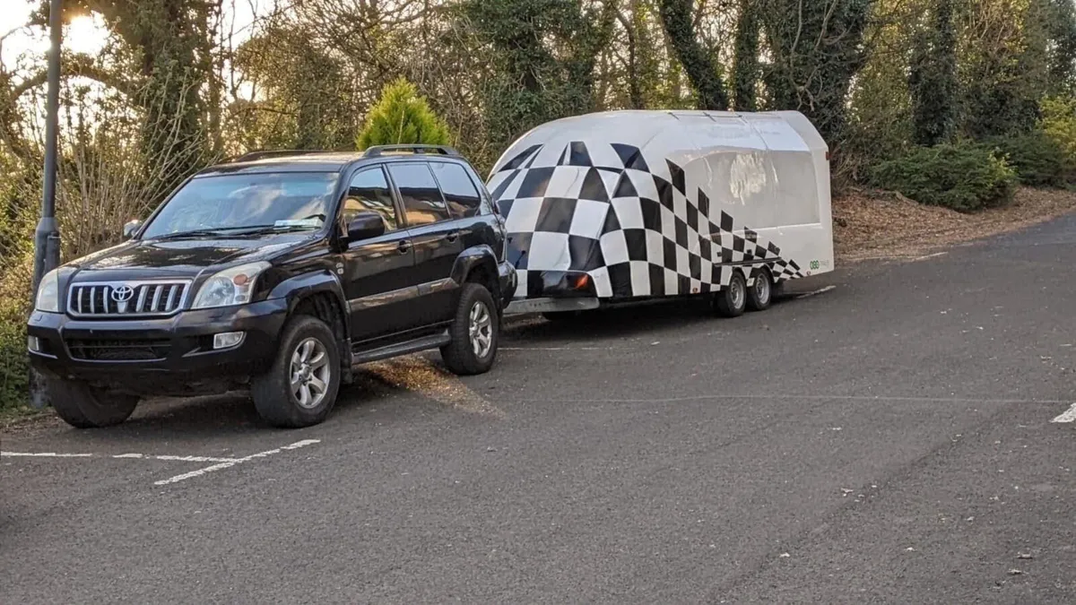 Motorsport shuttle trailer - Image 1