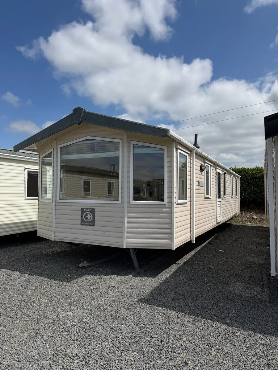 Swift Moselle 38/12 3 Bed (Immaculate) - Image 1