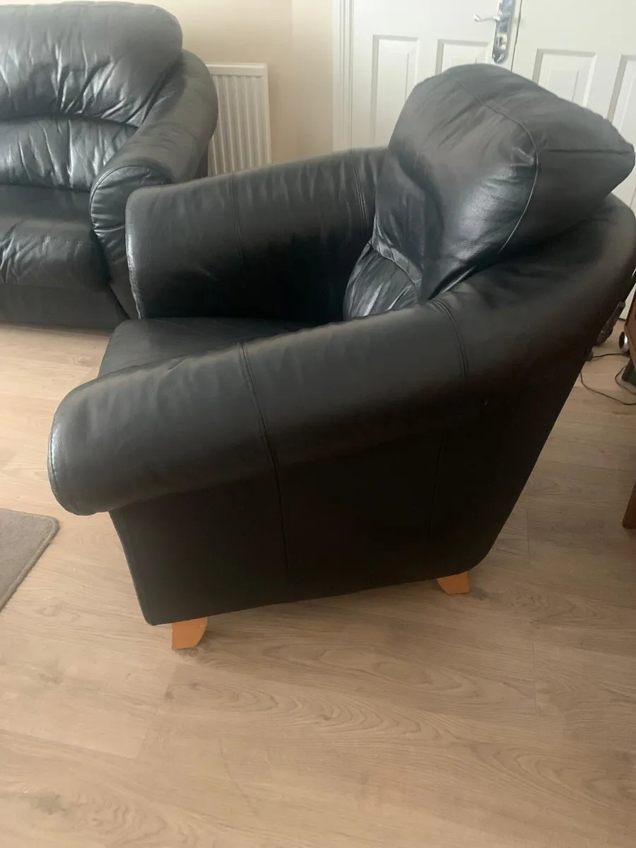 Black leather 3 piece suite of furniture - Image 3