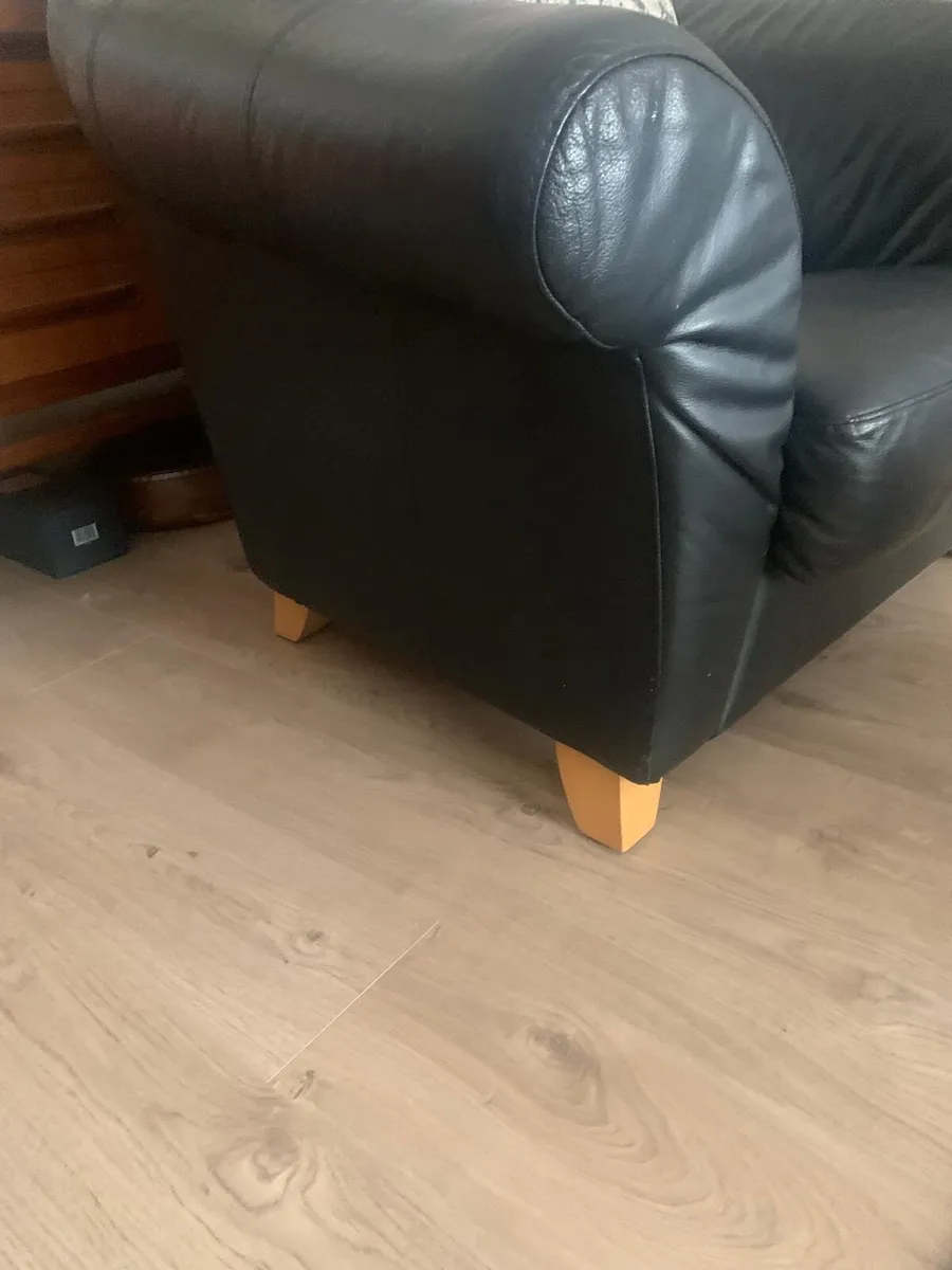 Black leather 3 piece suite of furniture - Image 4