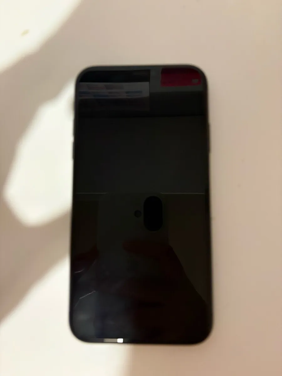 iPhone 11 - Image 2