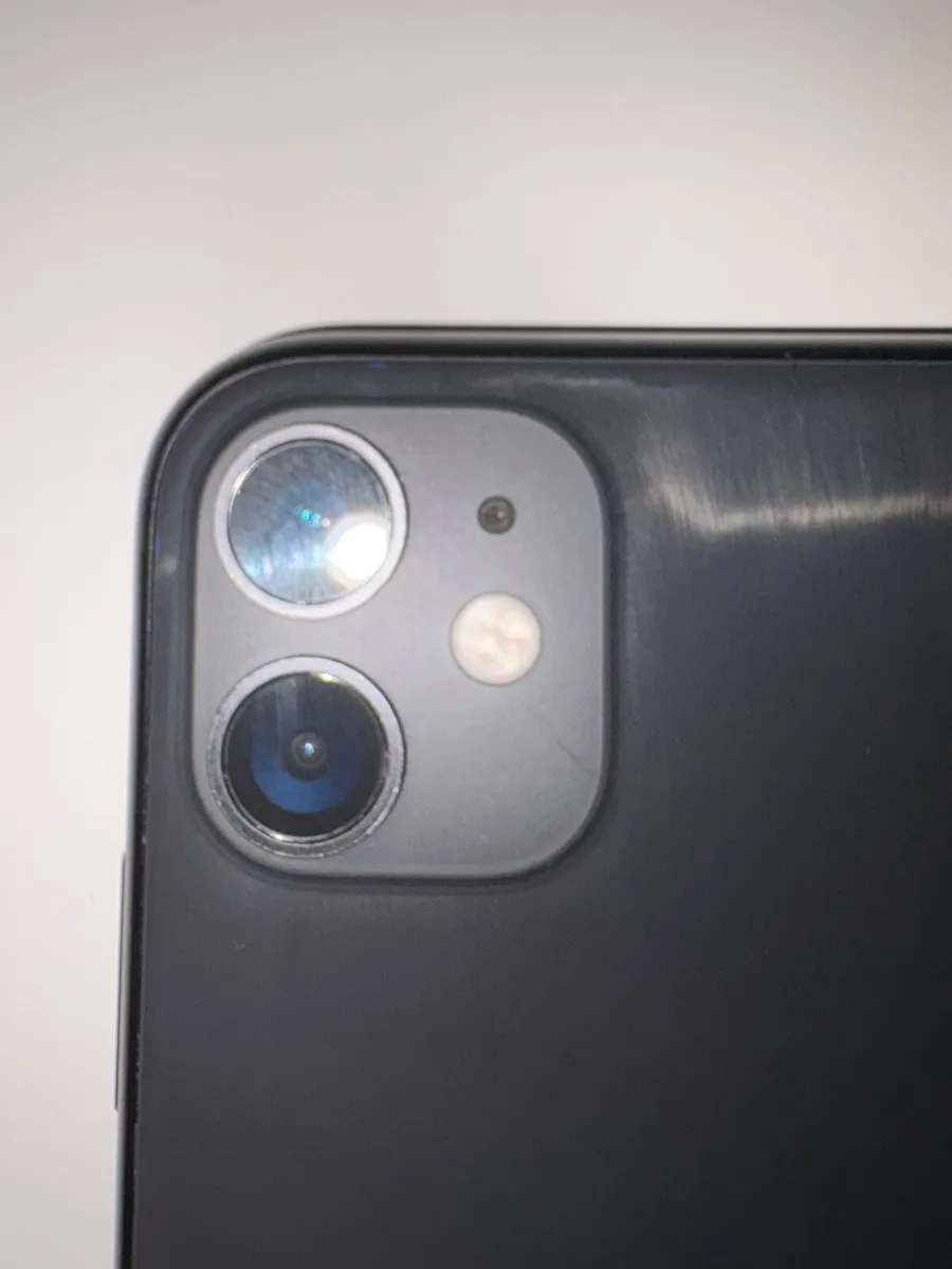 iPhone 11 - Image 3