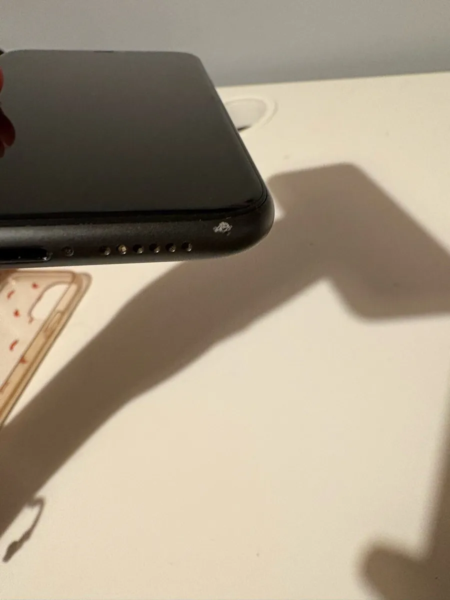 iPhone 11 - Image 4
