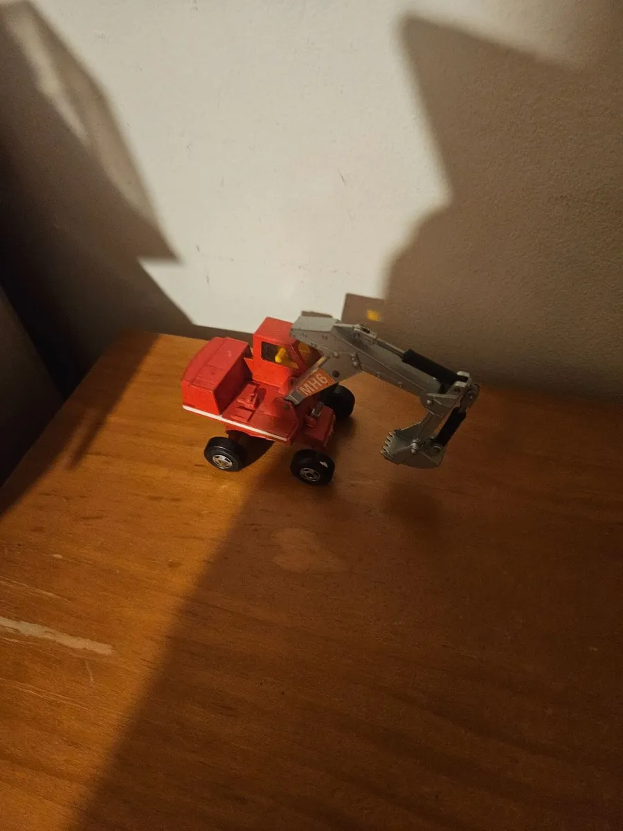 Matchbox Superkings Excavator - Image 1
