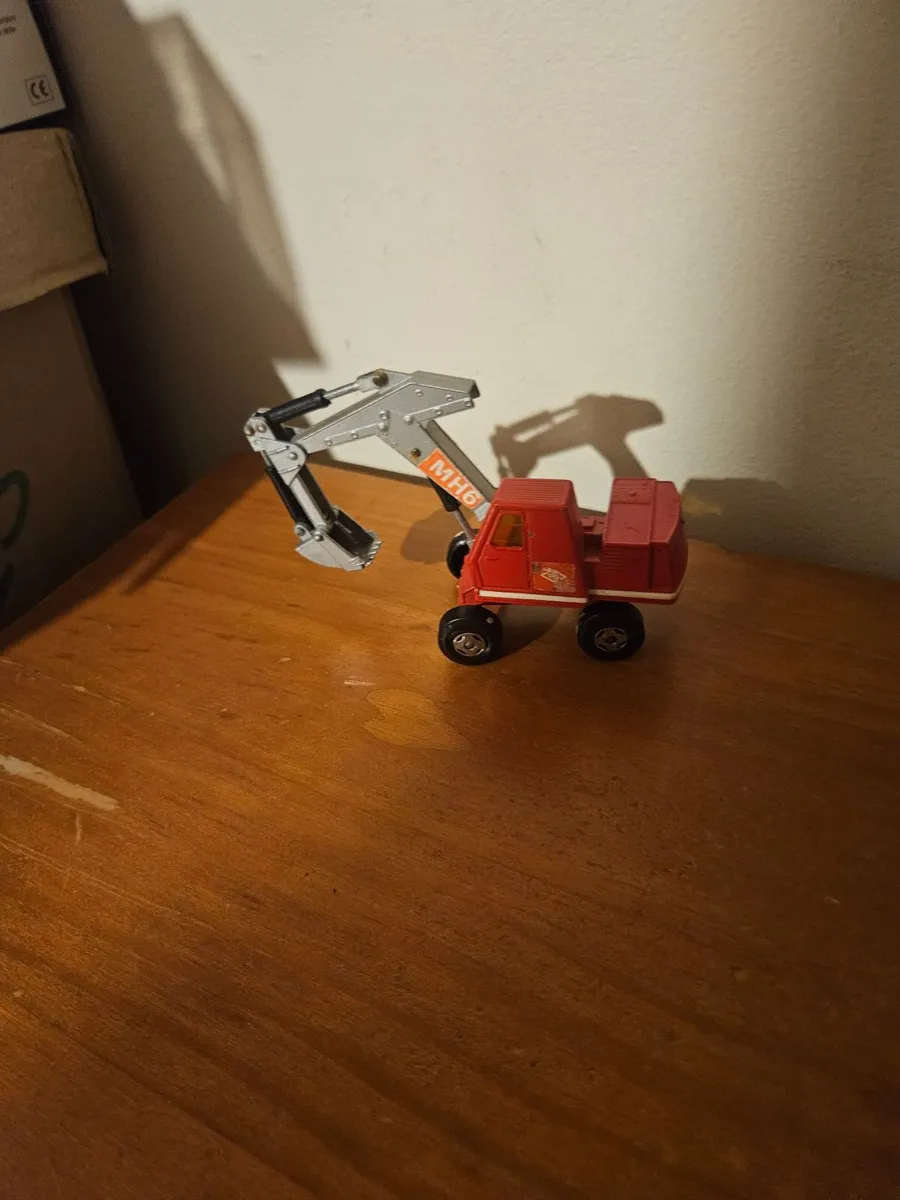 Matchbox Superkings Excavator - Image 2
