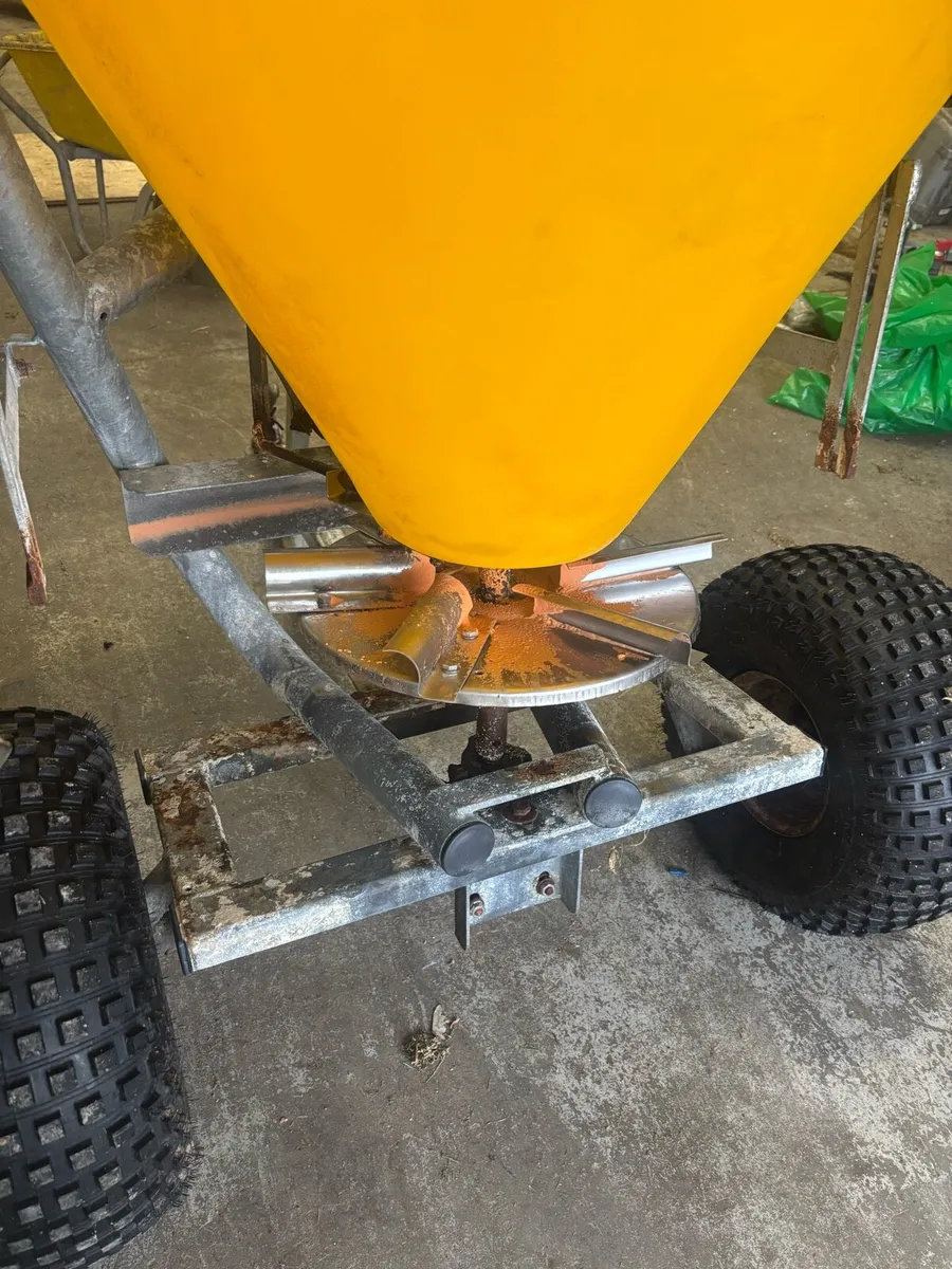 Fertiliser spreader - Image 4