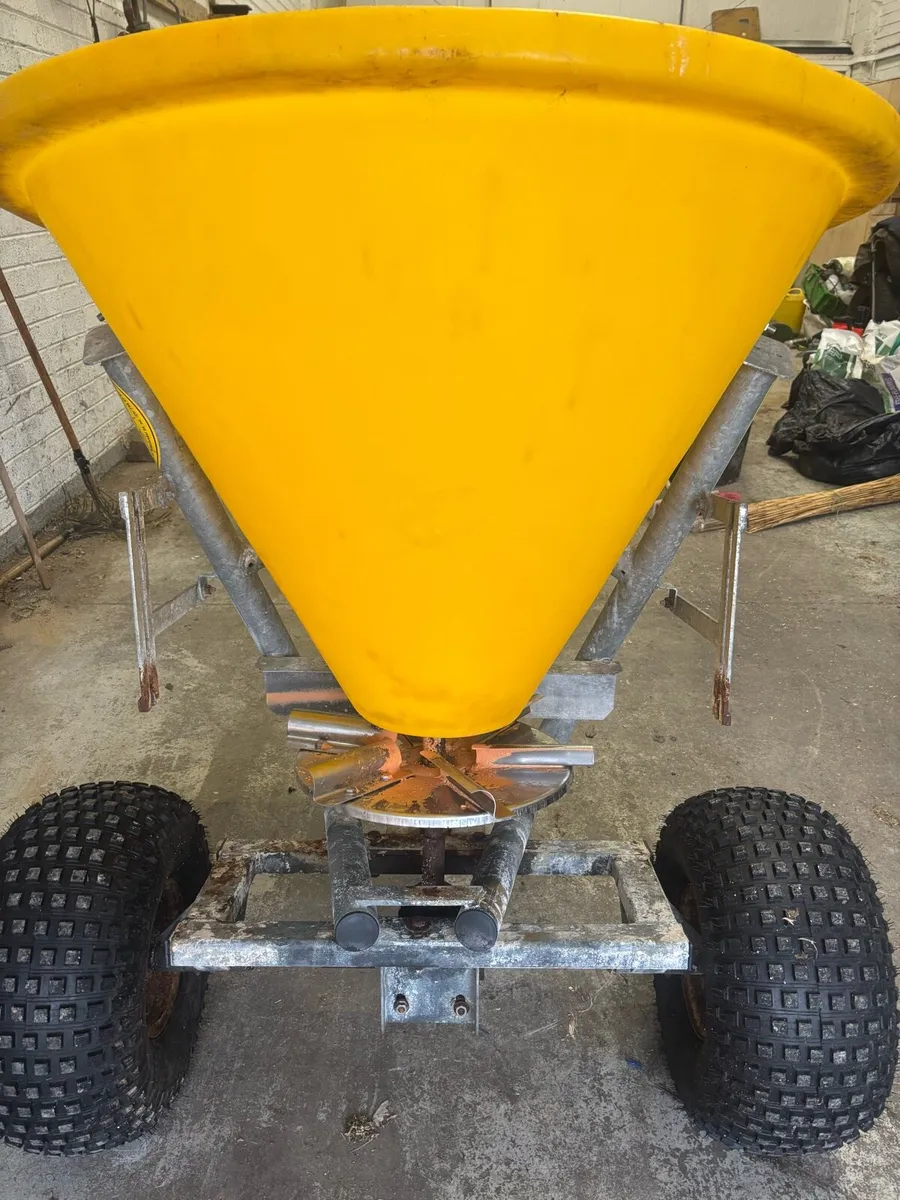 Fertiliser spreader - Image 3