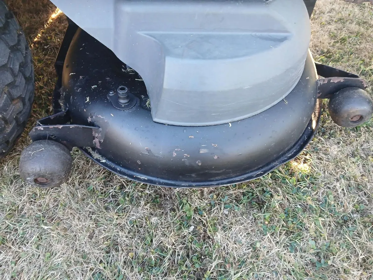 Ride on Lawnmower - Image 4