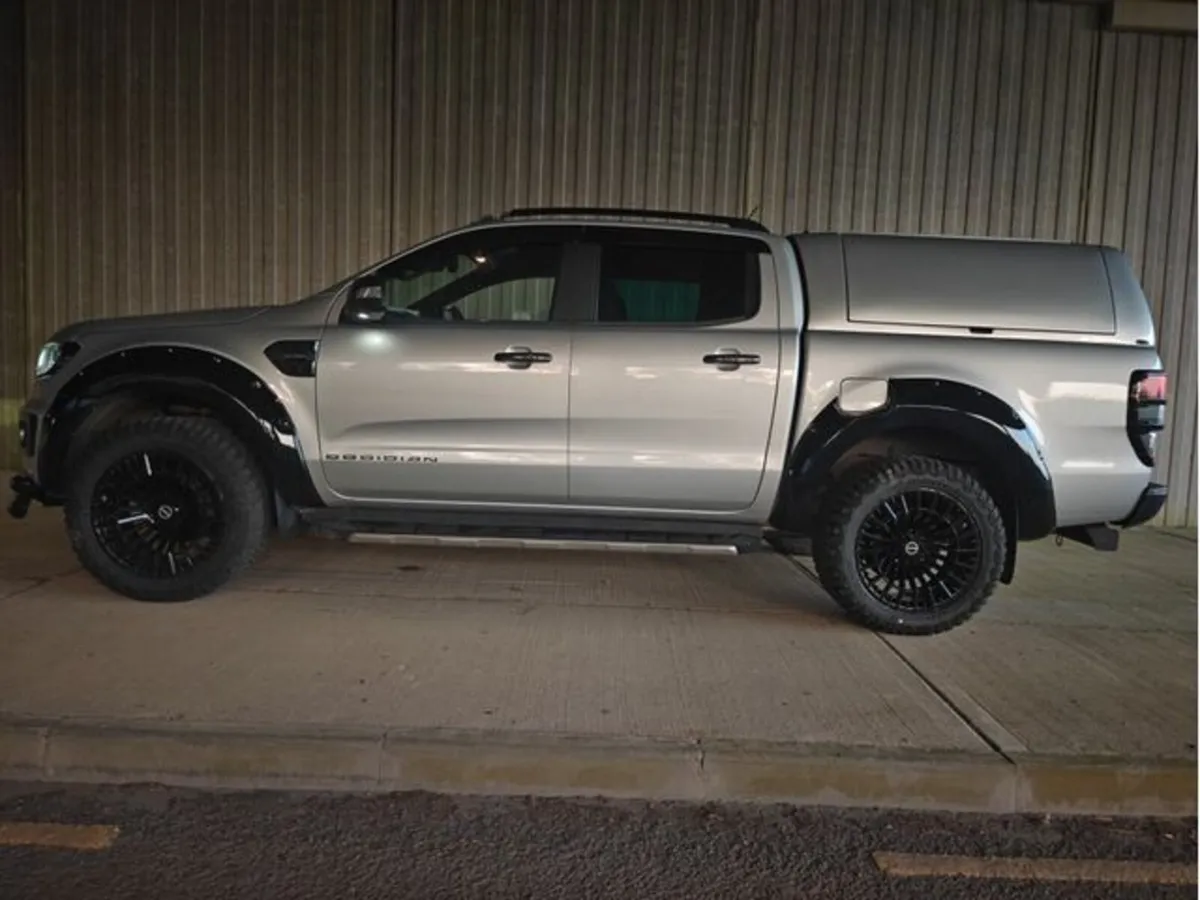Ford Ranger RARE OBSIDIAN EDITION - Image 4