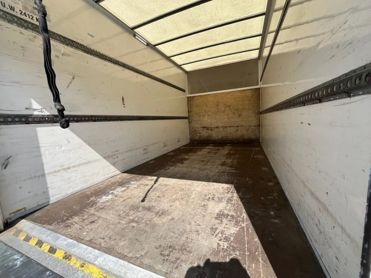 2023 Mercedes-Benz Sprinter Luton Box Van - Image 4