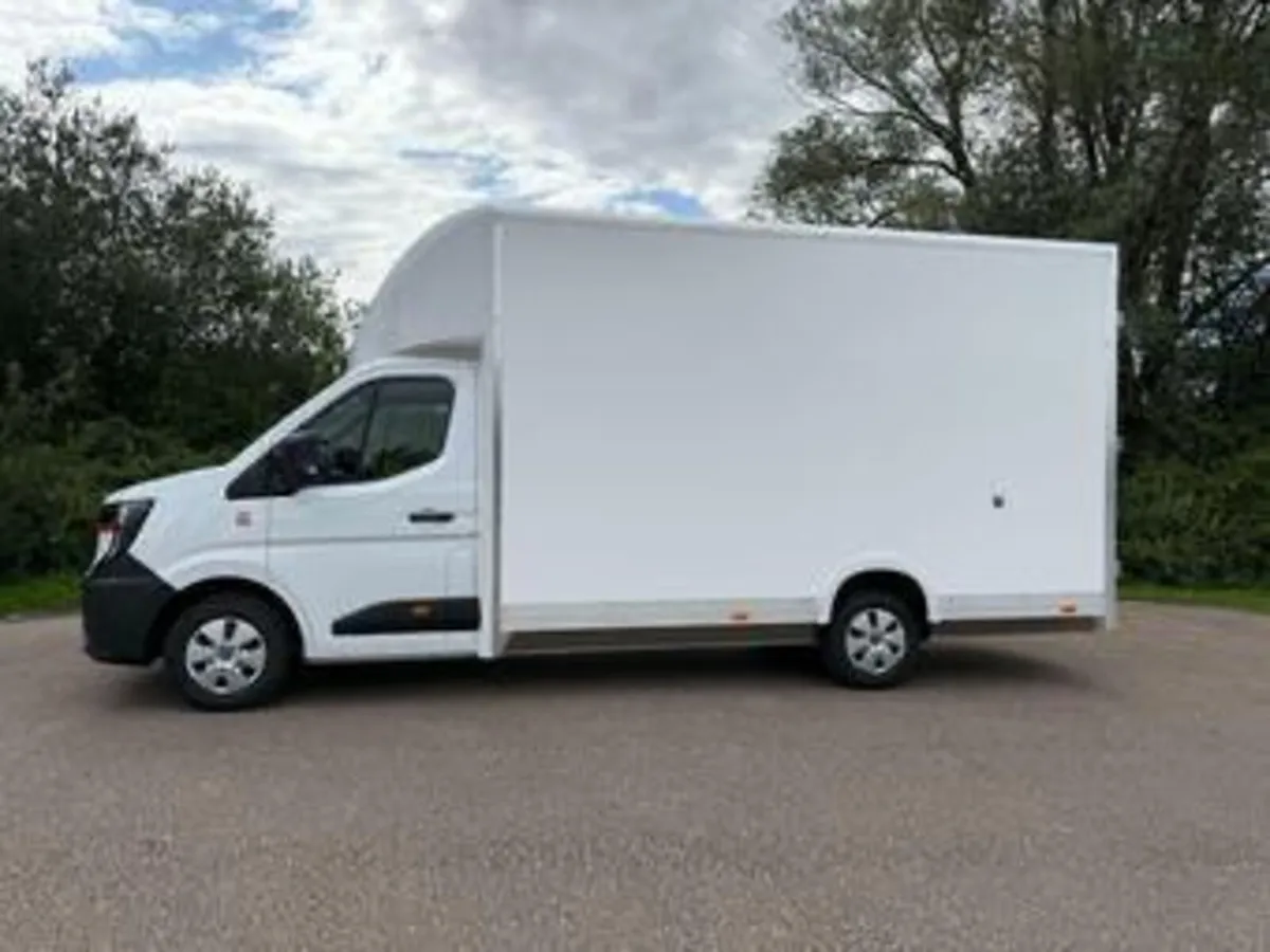 2026 Renault Master Luton Low Loader Van - Image 1
