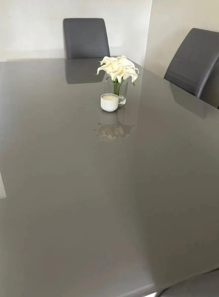 Dining table - Image 2