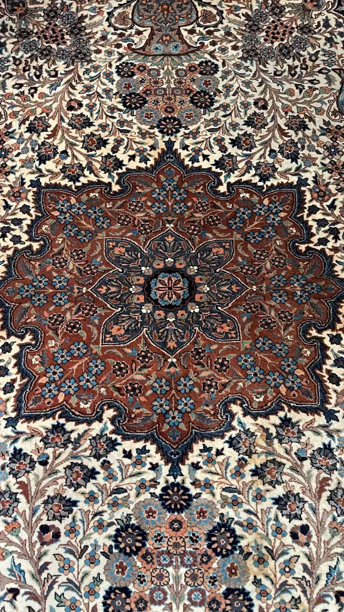 This is a fabulous carpet with great colours - Image 3