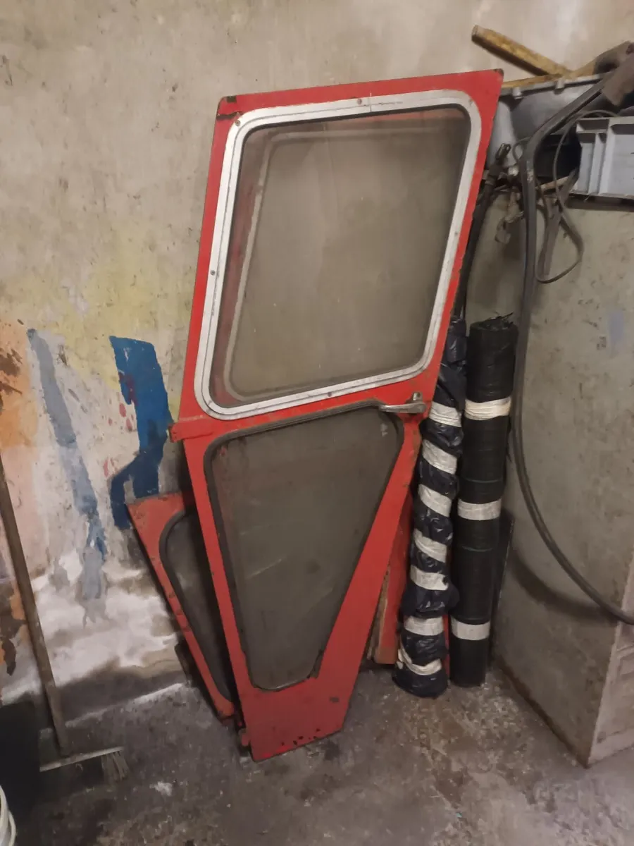 Tractor cab - Image 2