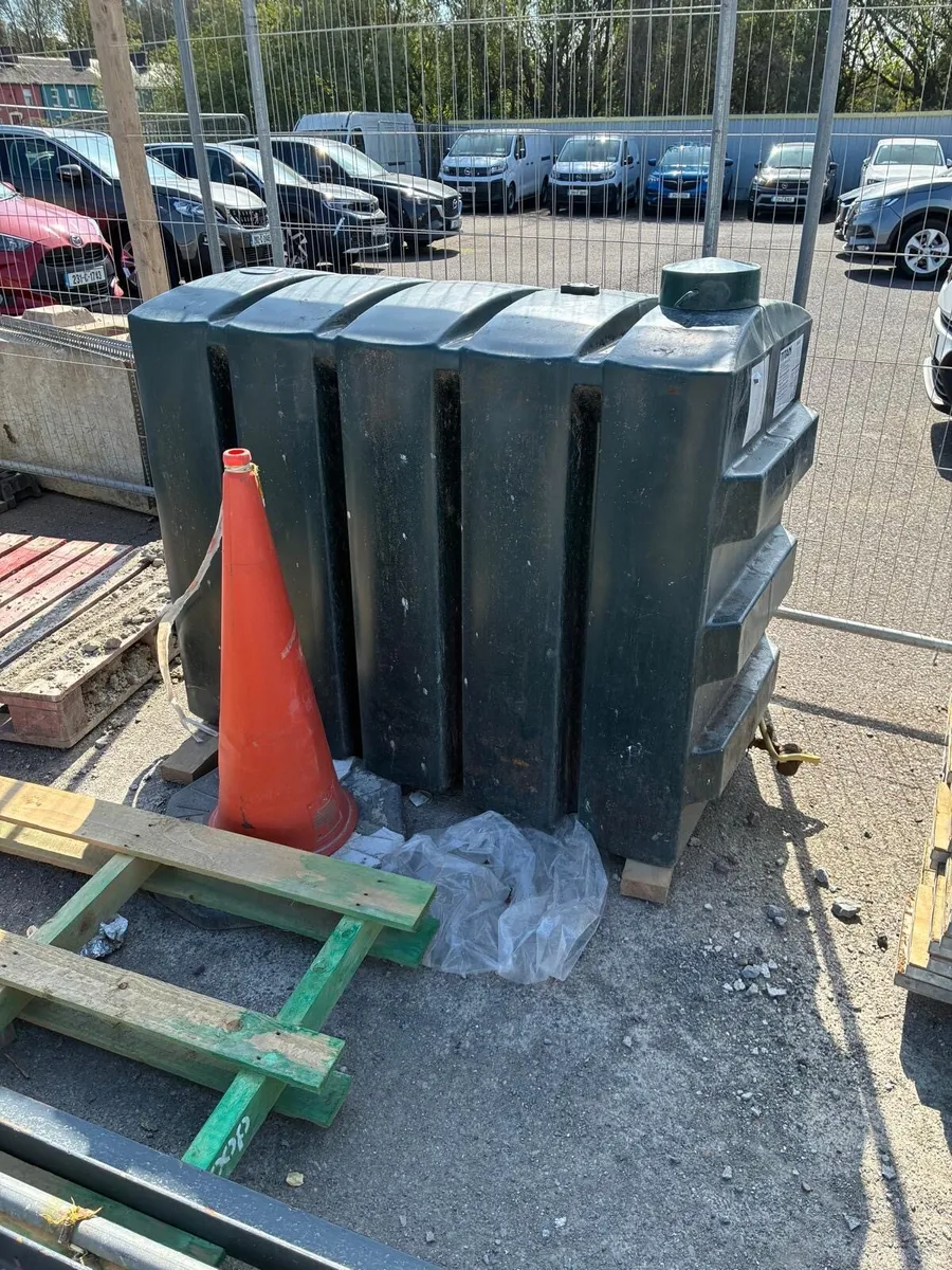 Oil tank