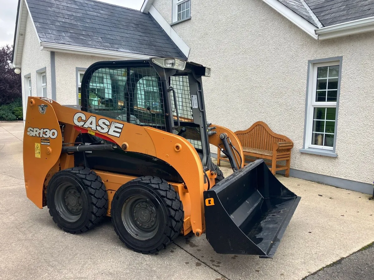 2019 Case SR 130 SKIDSTEER - Image 2