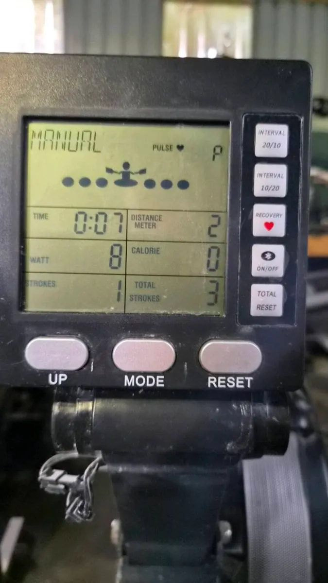 Hit Fitness rower with receipt 899e sell 395e - Image 3