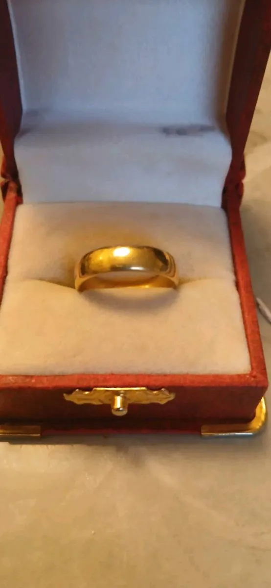 Vintage 18ct Irish wedding band - Image 1