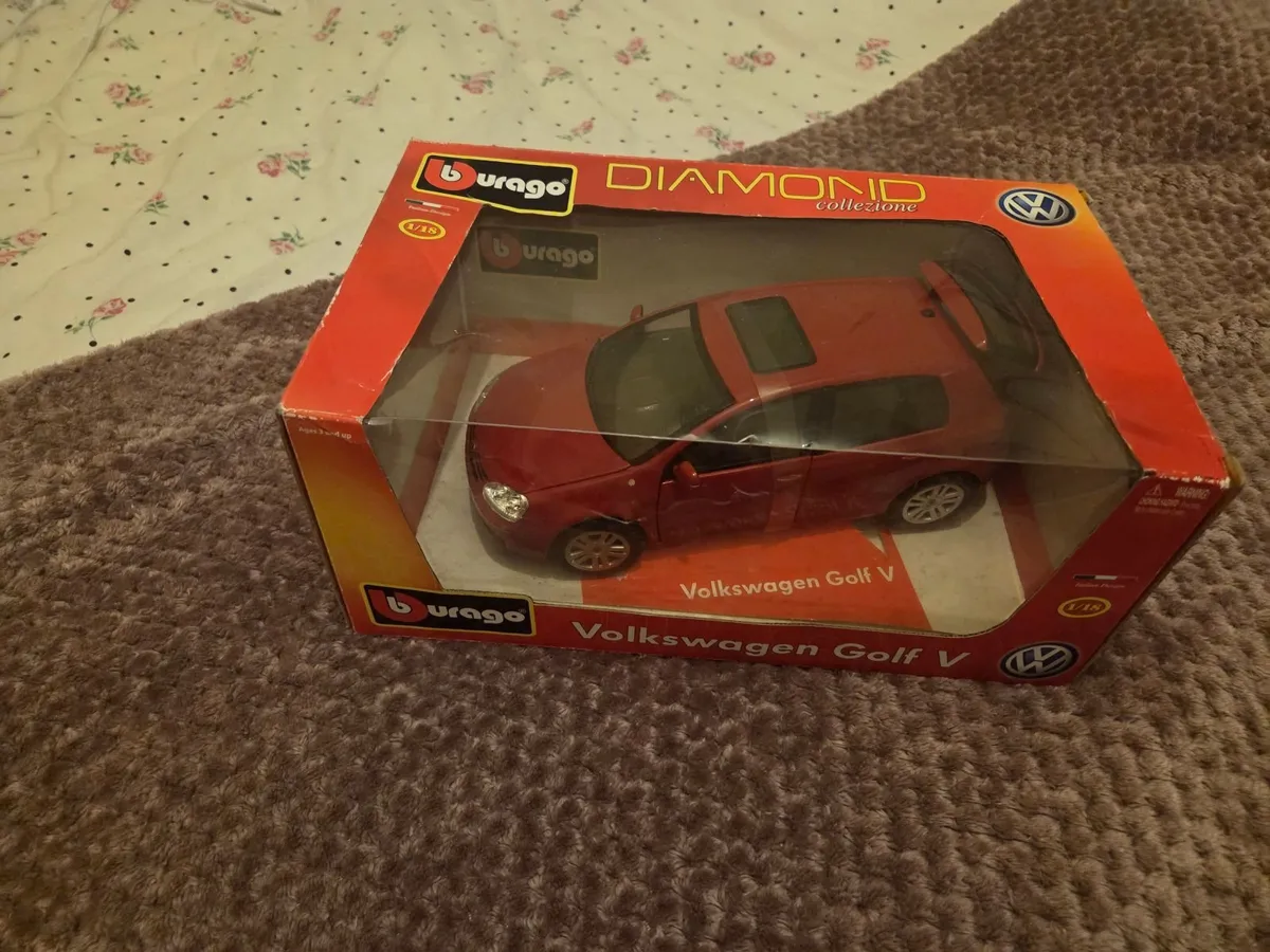 Burago Model Volkswagen Golf Mk5 Collectible - Image 3