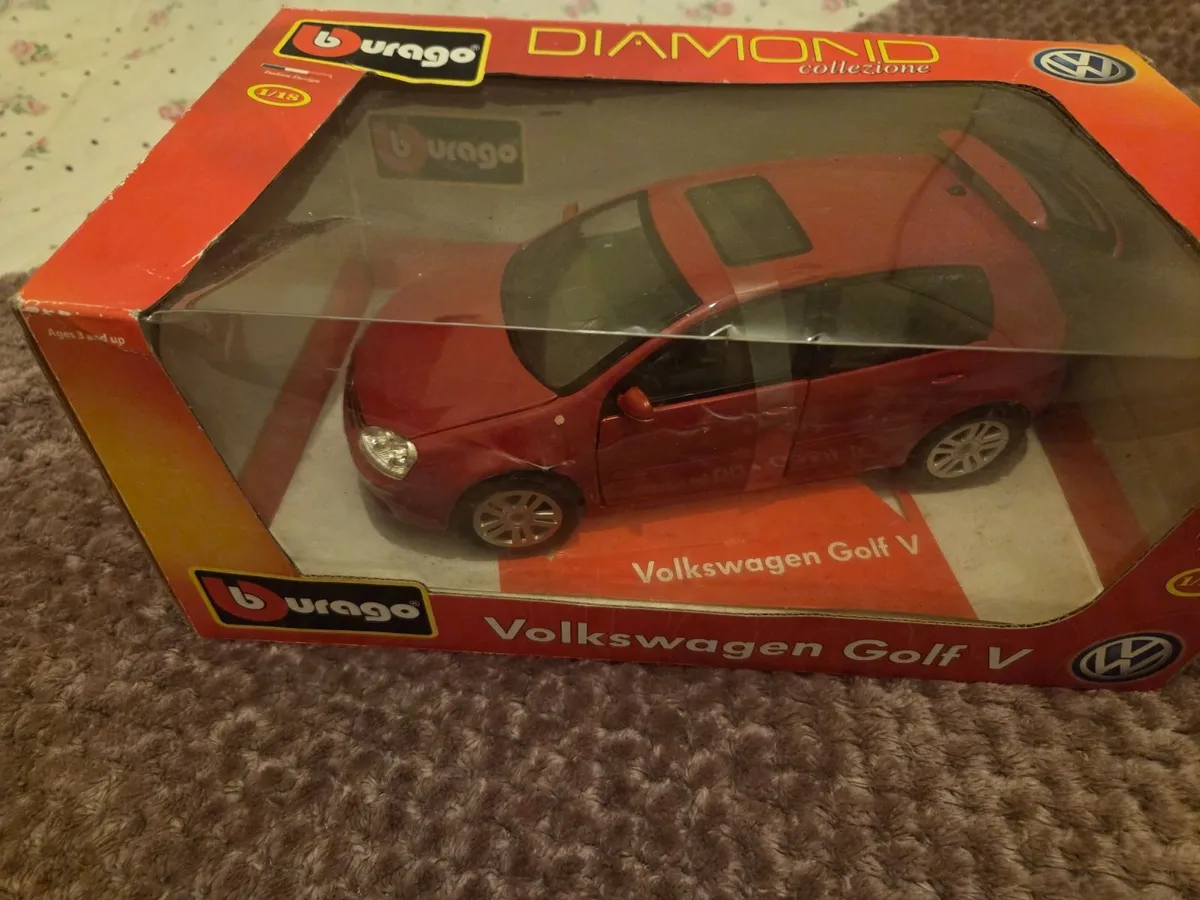Burago Model Volkswagen Golf Mk5 Collectible - Image 4