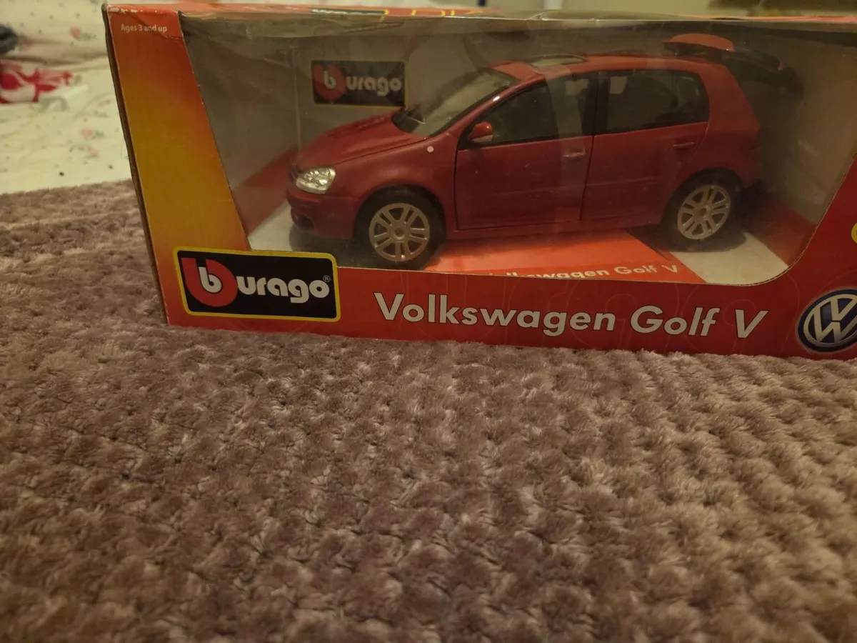 Burago Model Volkswagen Golf Mk5 Collectible - Image 2