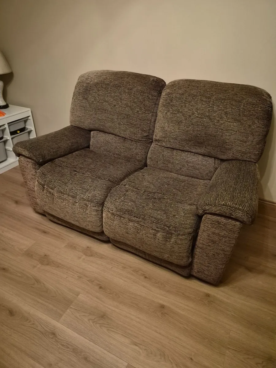 2 seater couch - Image 1