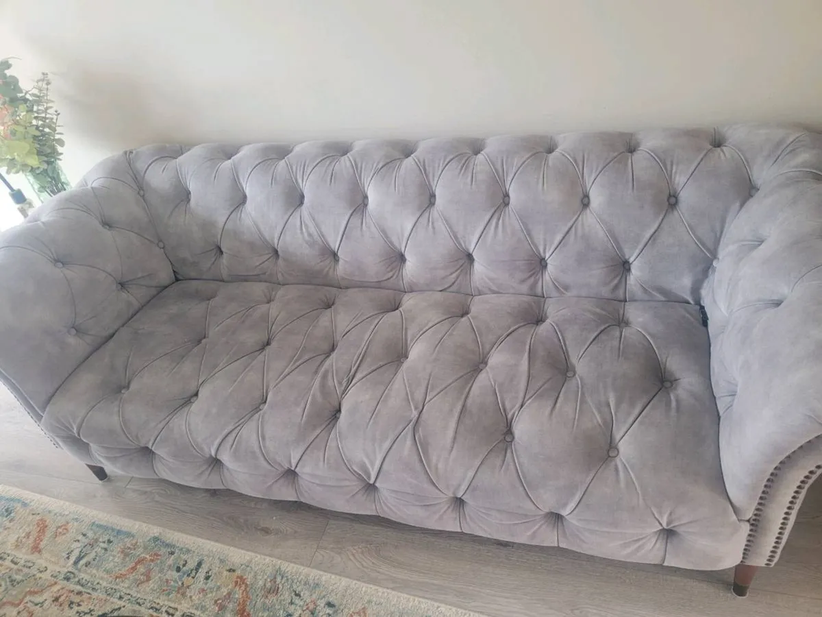 Chesterfield sofas - Image 4