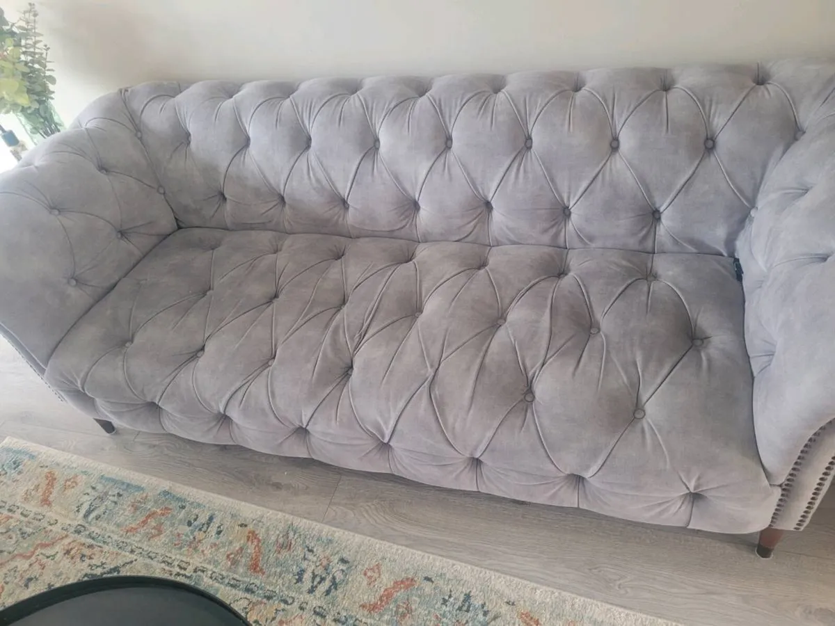 Chesterfield sofas - Image 1