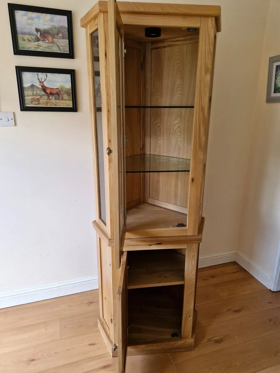Corner glass display unit with storage - Image 3