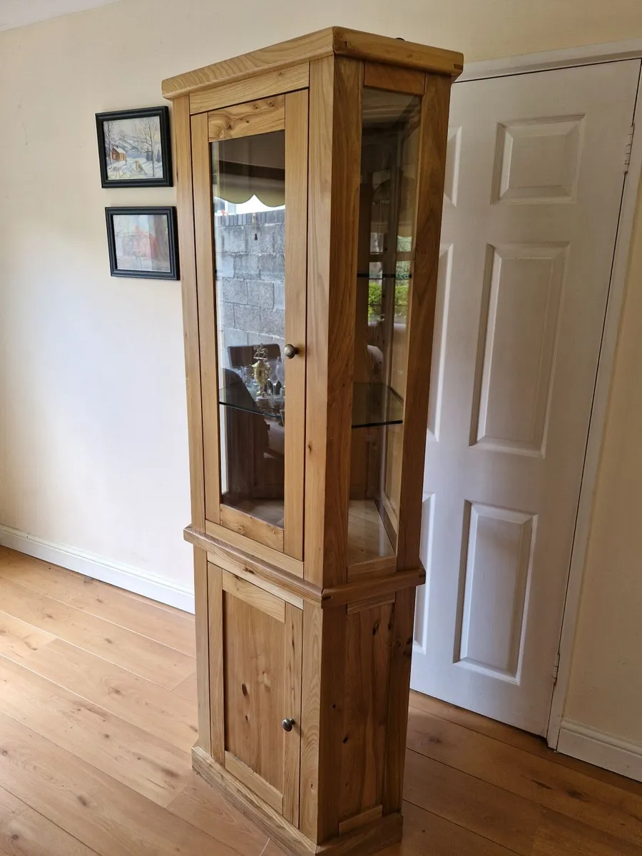 Corner glass display unit with storage - Image 4
