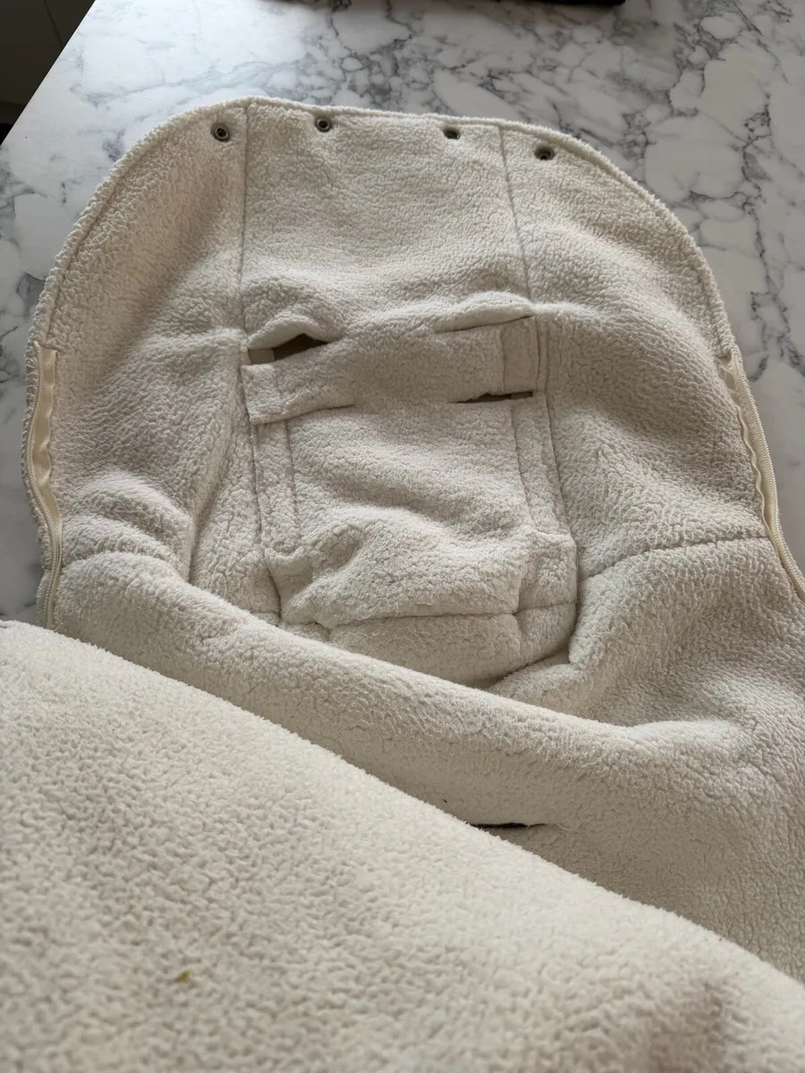 Cream Wallabu baby footmuff - Image 2