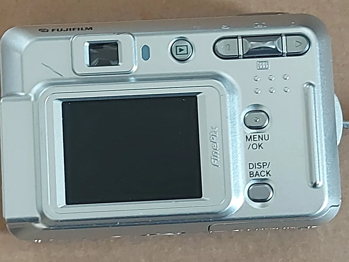 Fujifilm Finepix A400 Digital Camera - Image 4