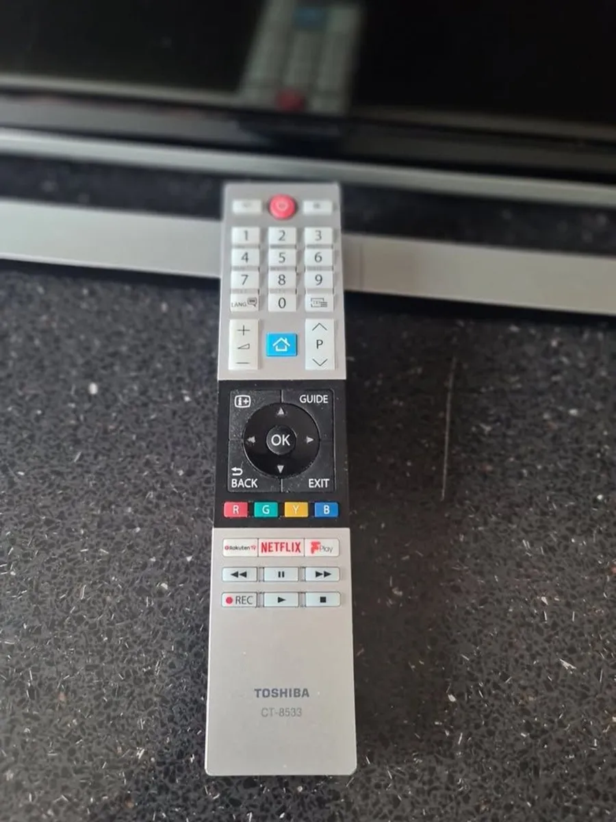 Toshiba 43" Smart TV (Model: 43L3863DBT) - Image 2