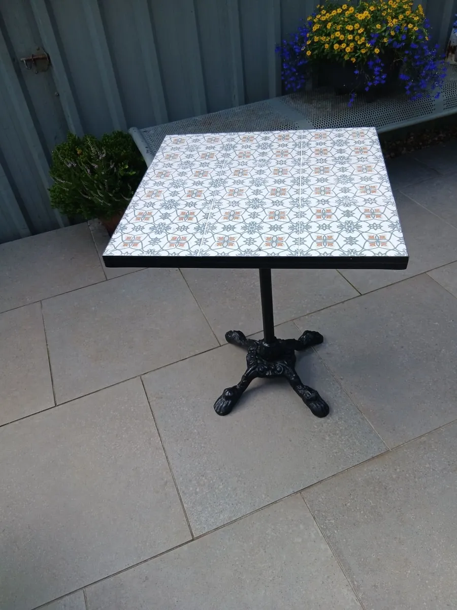 COFFEE TABLE  /PATIO TABLE - Image 1