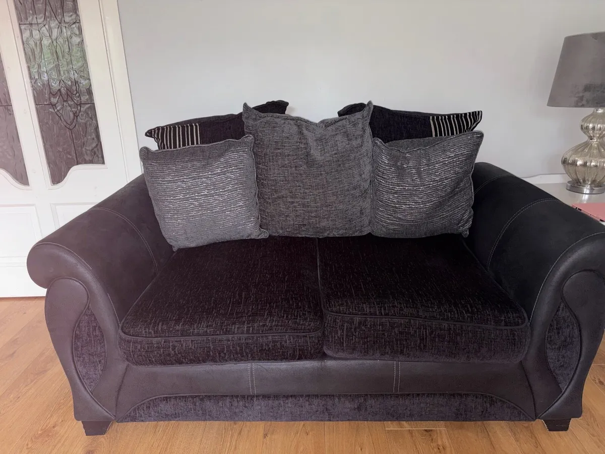 Dining table and 2 seater sofa - Image 4