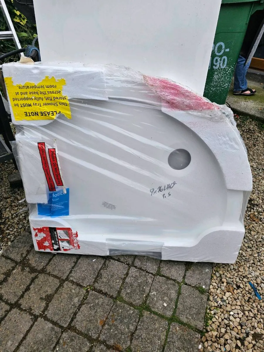 Shower tray - Image 1