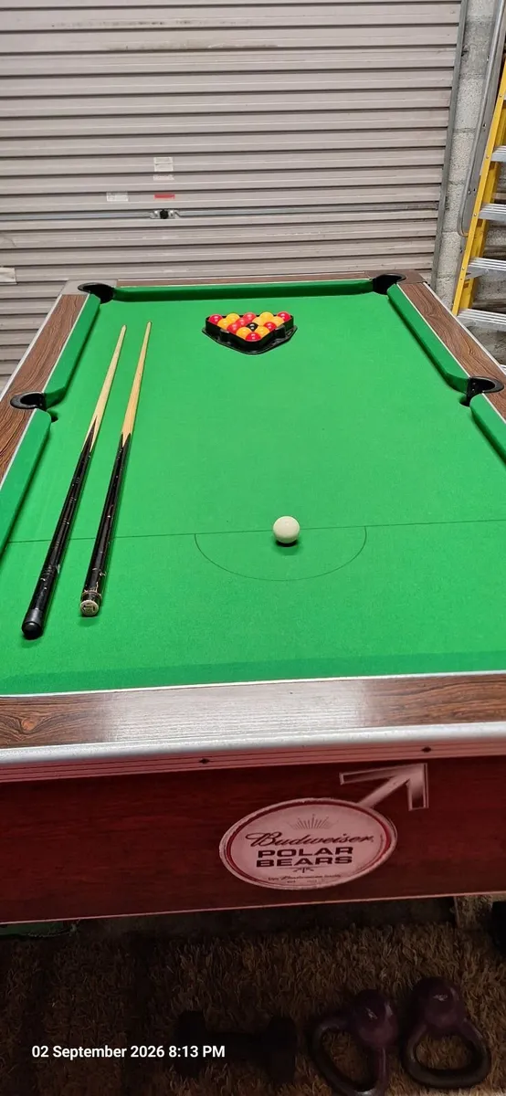 Pool table - Image 1