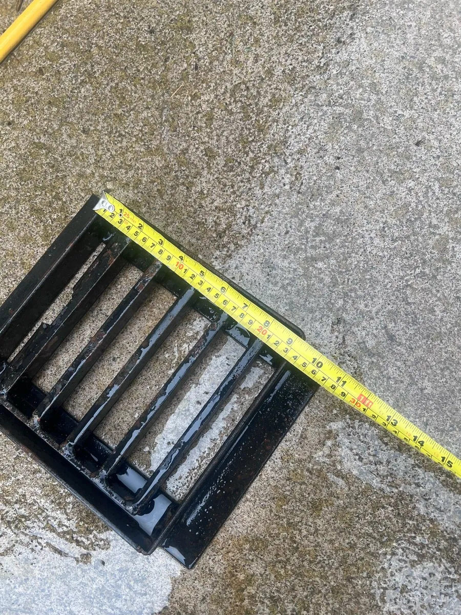 9inch iron gulley grates - Image 1
