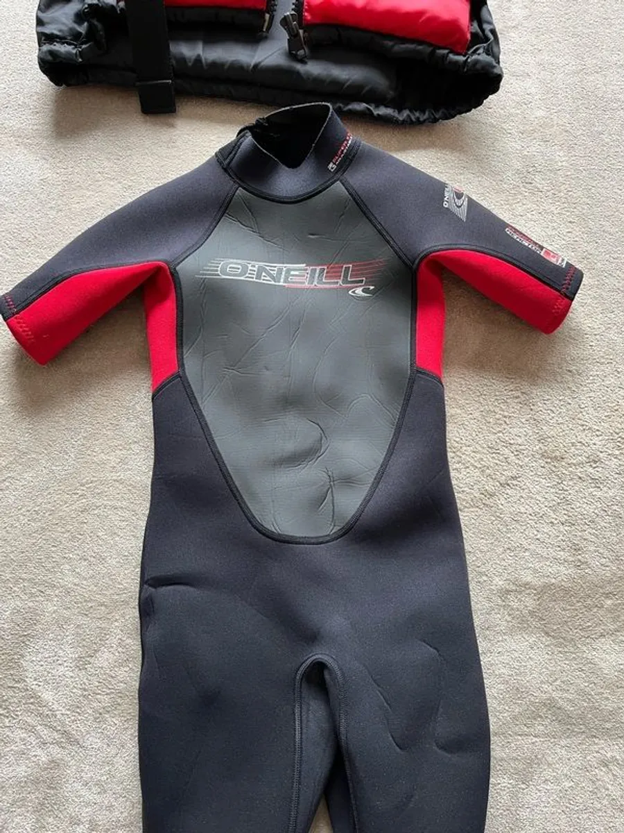 O'Neill child's 2mm shorty wetsuit and buoyancy aid. - Image 1